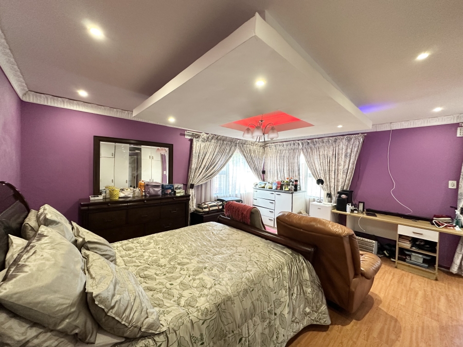 5 Bedroom Property for Sale in Southernwood Eastern Cape